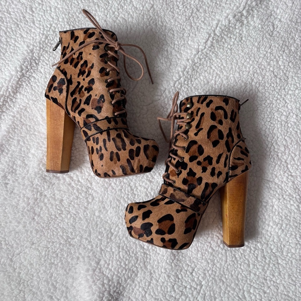 Steve Madden Cow Fur Leopard Print platform Heeled Boots size 7